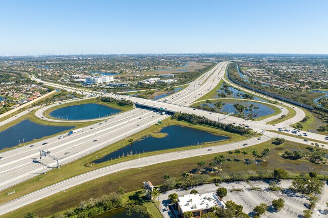 Towngate is very well connected to greater Miami by the I75
