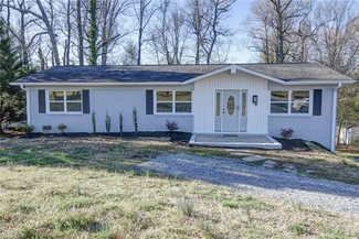 19 N Forrest Dr, Thomasville, NC 27360