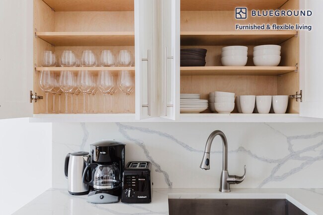 160 E 48th St unit FL4-ID1665, New York, NY 10017 - photo 6