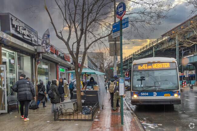 Williamsbridge is a highly convenient neighborhood in the Bronx.