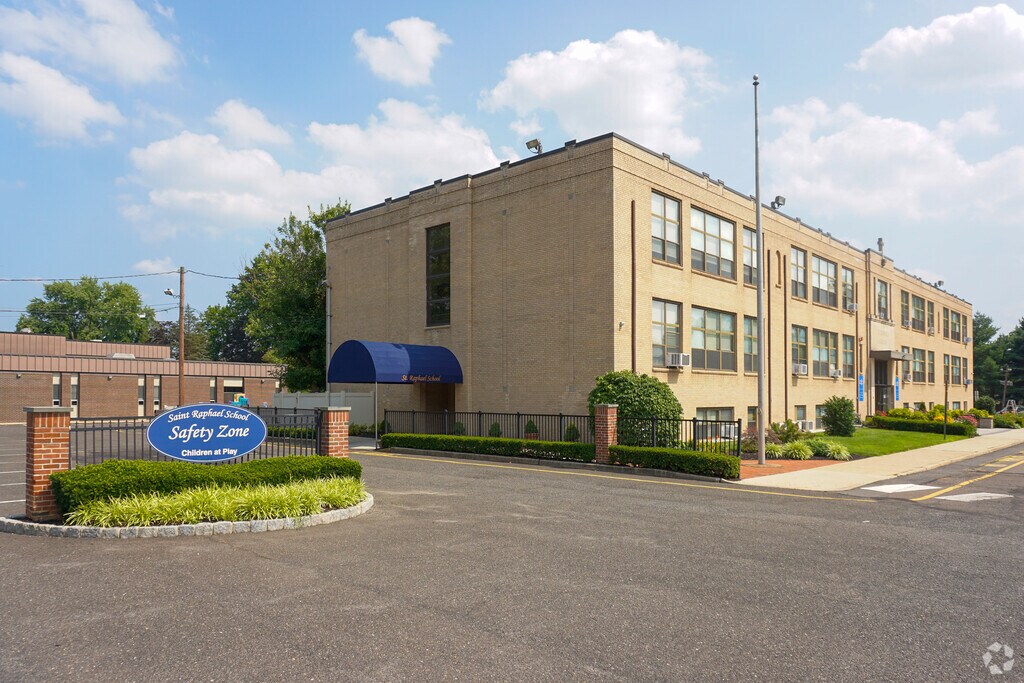 The St Paul School sign welcomes students, staff, and parents in Princeton, Princeton NJ.