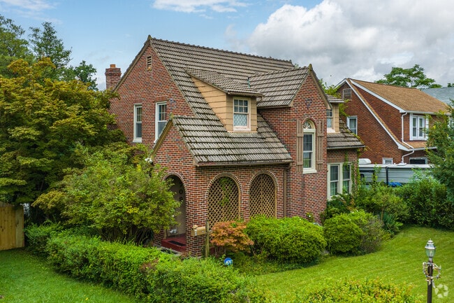 A cozy cottage located on Parkside Dr in Belair-Parkside.