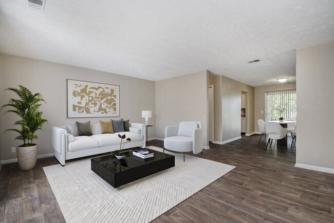 Omaha, NE Maple Ridge Apartments| Living