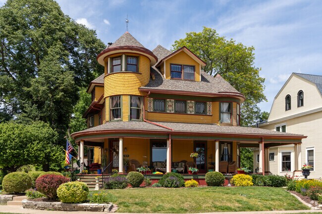 East End is home to many large, historic homes in various sizes.