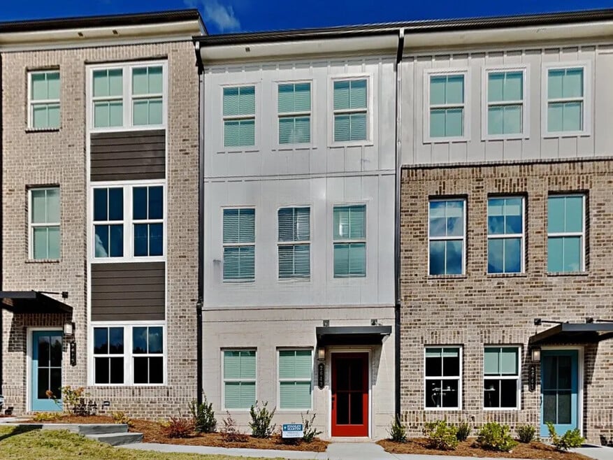 2643 Creekside Dr NW, Atlanta, GA 30318 - photo 1