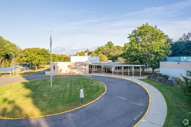 Gildersleeve School serves students in grades 2nd through 4th.