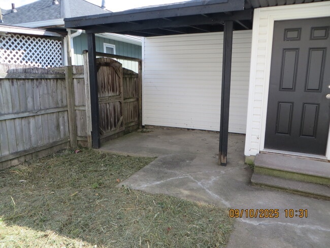 2119 Noble St, Anderson, IN 46016 - photo 4