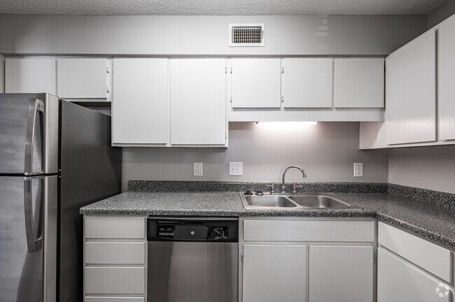 2BR, 2BA - 1,100SF
