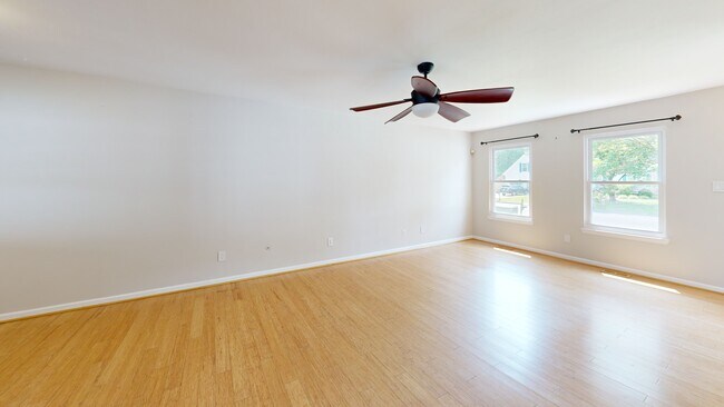 433 Cedar Pointe Ln, Chesapeake, VA 23323 - photo 2