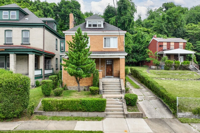 American Foursquare houses are common in Lincoln-Lemington-Belmar.