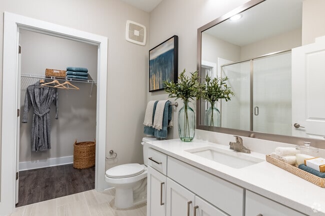 2BR, 2BA - 1,030SF (Type B1) - Primary Bathroom