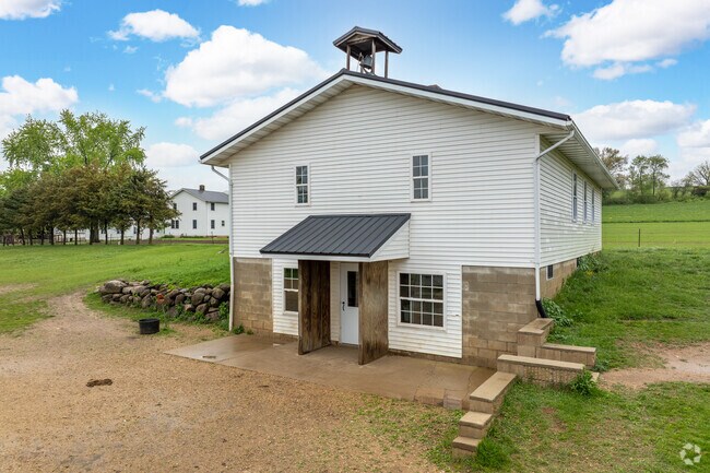 Meadow View School in Pardeeville, WI offers hands on farm based education.