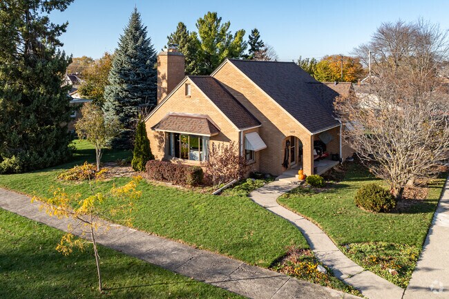 Perfect single-family homes have plenty of space in Drexel Highlands.