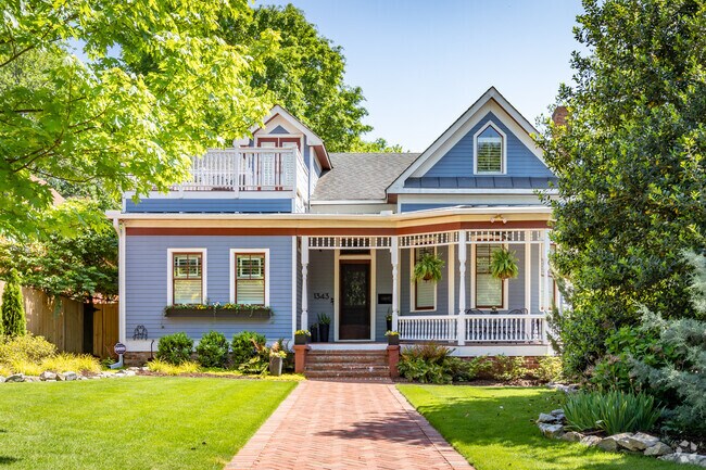 Even with close proximity to the city, well-manicured lawns can be found in Edgewood.