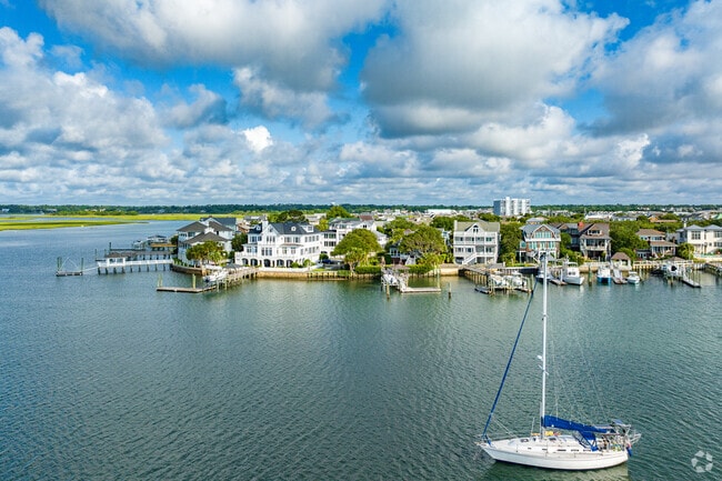 The Intracoastal Waterway is a quick drive from Autumn Hall.