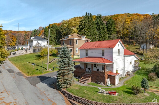 Farmhouses are the norm in Susquehanna.