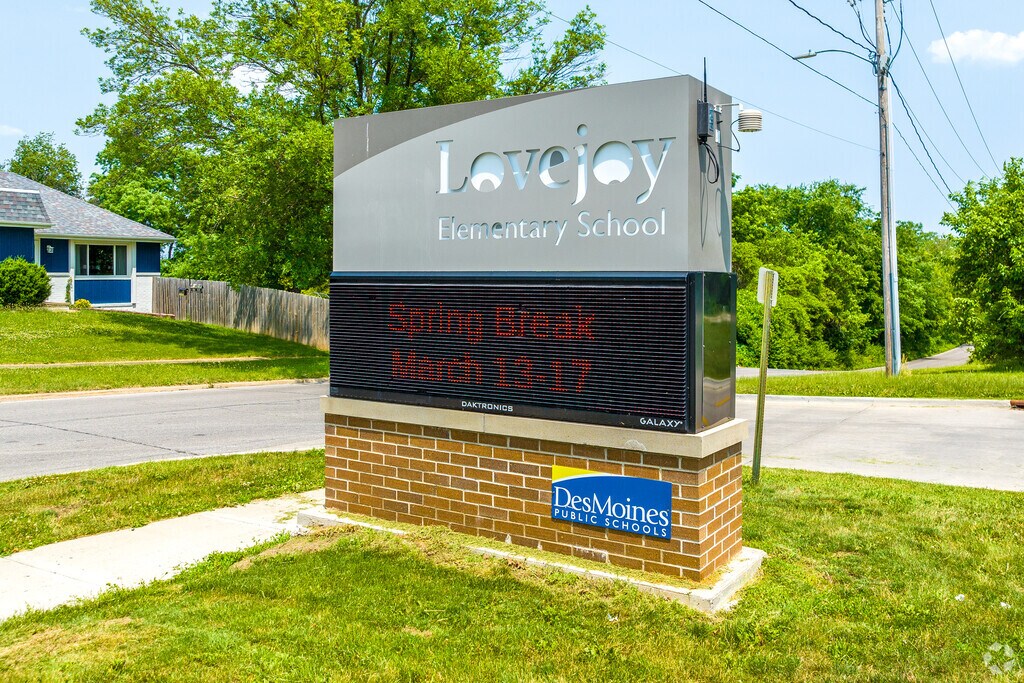 Lovejoy Elementary School offers a strong/diverse academic program in Jordan Park.