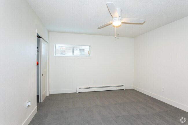 2BR, 1BA - 850SF - Primary Bedroom