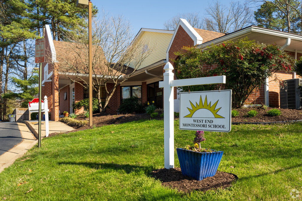A view of the entrance of West End Montessori.