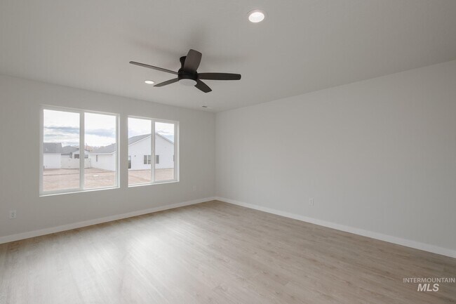 9081 W Violet St, Nampa, ID 83687 - photo 5