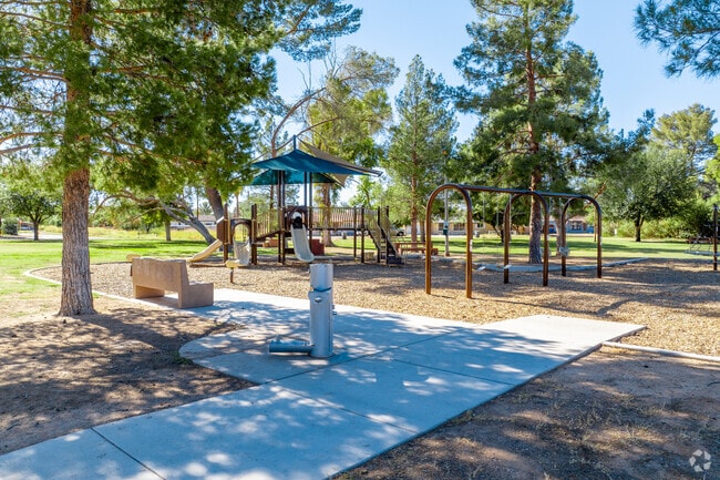 Mesa Village Park is a community park right in the residential heart of Colonia Del Valle.