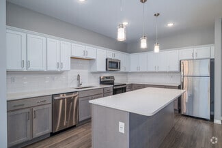 2620 W Sunshine St, Springfield, MO 65807