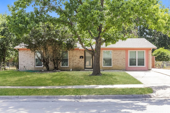 441 NW Jayellen Ave, Burleson, TX 76028 - photo 1