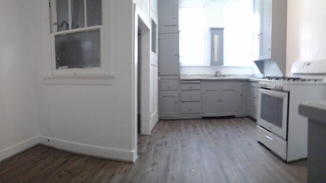 427 N Genesee Ave unit 427, Los Angeles, CA 90036 - photo 2