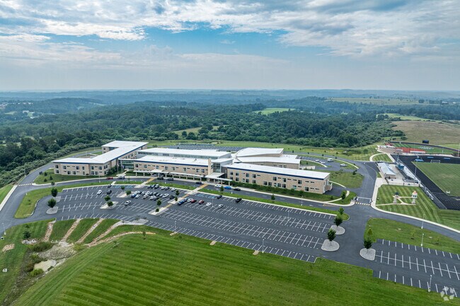 Harrison Central Junior/Senior High School has 568 students in grades 7-12.