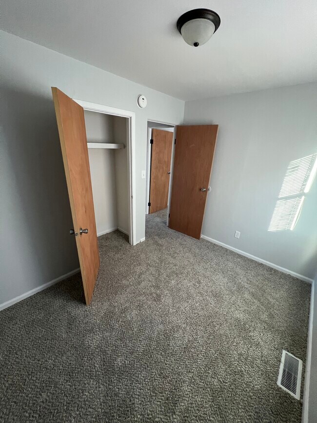 4030 E Seneca Ave, Des Moines, IA 50317 - photo 6