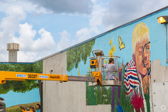 Kenwood Park and its surrounding neighborhoods are filled with amazing murals.
