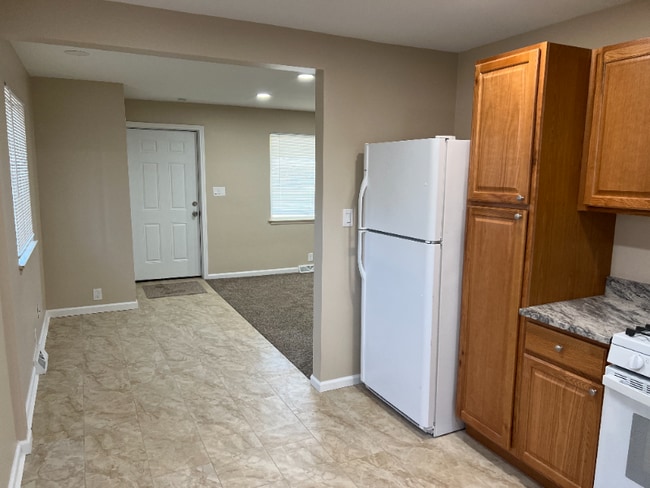 3588 Toepfer Rd, Warren, MI 48091 - photo 5