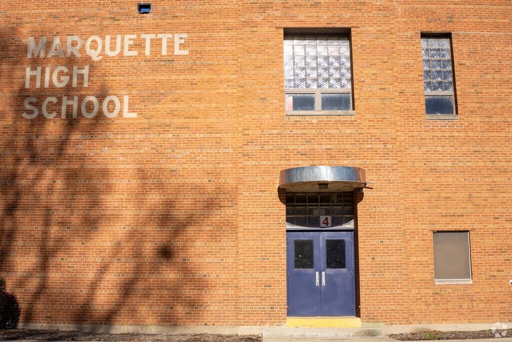 Marquette Academy provides education in 
Lasalle County.