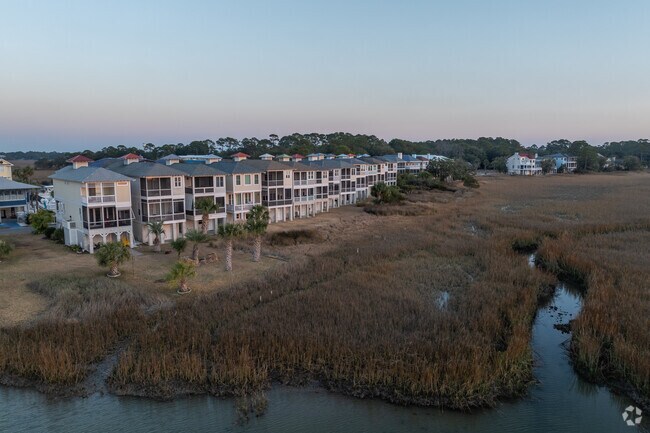 Many people have vacation homes on Fripp island.