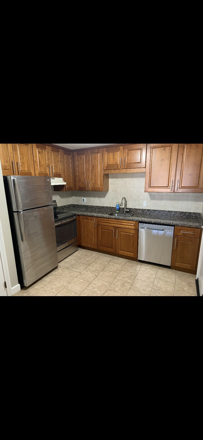 7 Cottage St, Mansfield, MA 02048