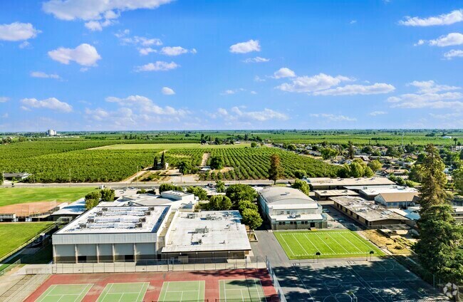 Hughson High in Hughson, Ca offers classes across several buildings.