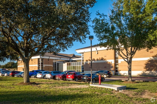 Dulles Middle School in Houston provides a comprehensive academic curriculum.