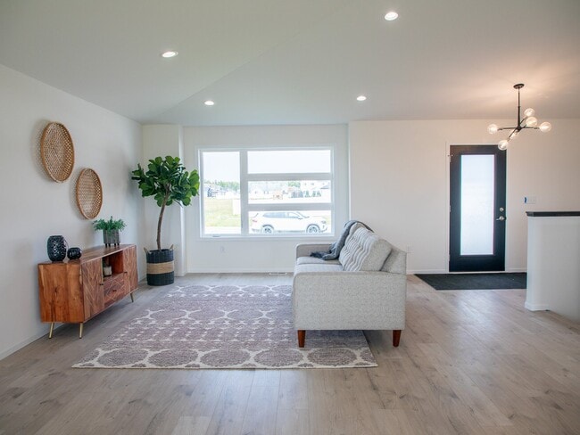 405 Wren Dr, Grand Forks, ND 58201 - photo 3