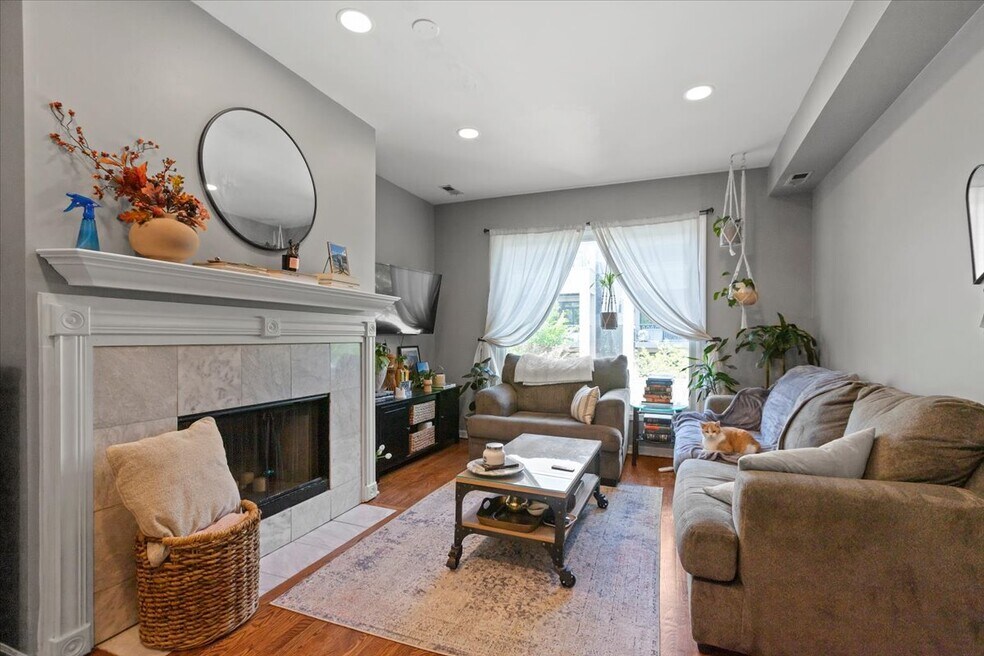 1345 W Walton St unit 1, Chicago, IL 60642 - photo 1