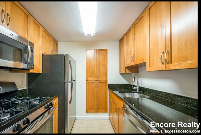 285 Beverly Rd unit 2, Chestnut Hill, MA 02467 - photo 6