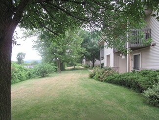 253 Arrowhead Dr Unit 3, Mukwonago, WI 53149