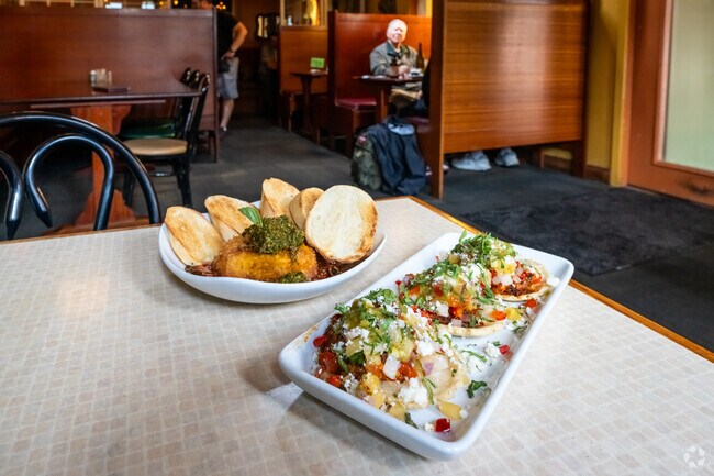 Agate Alley Bistro serves delicious food and is a short drive from Goshen.