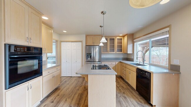 559 Elk Horn Loop, Sequim, WA 98382 - photo 2