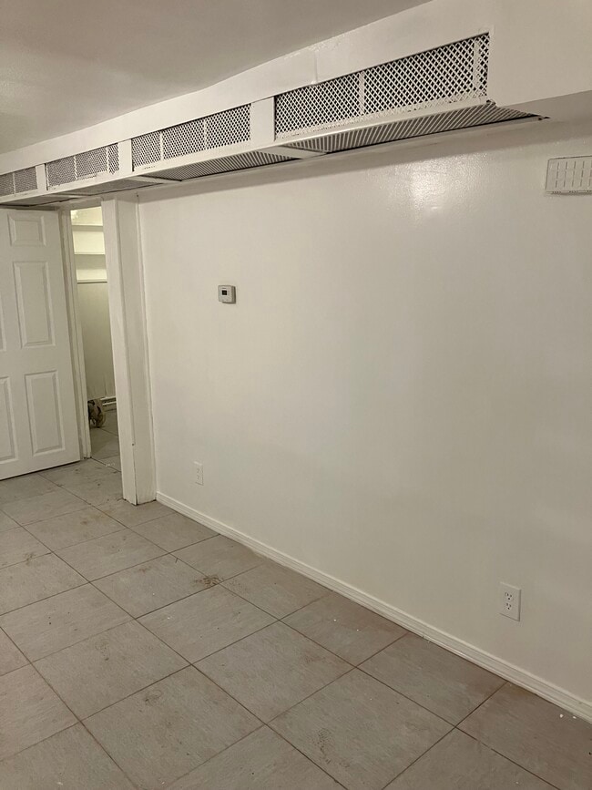 13511 231st St unit Basement, Springfield Gardens, NY 11413 - photo 3