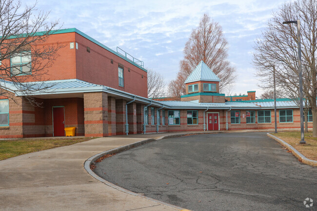 Bentley Academy Charter School provides education in the neighborhood of 
Salem.