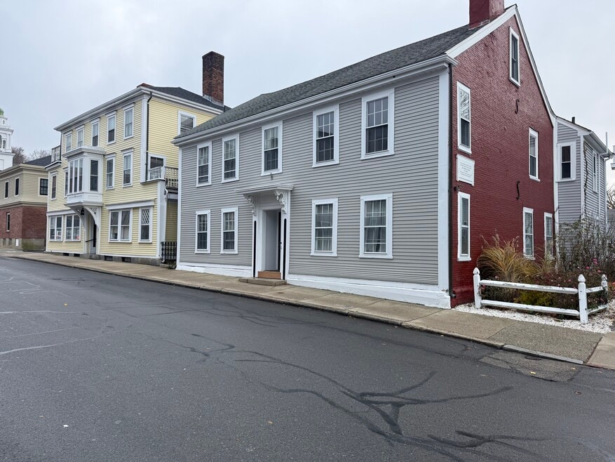 18 Leyden St unit 2E, Plymouth, MA 02360 - photo 1