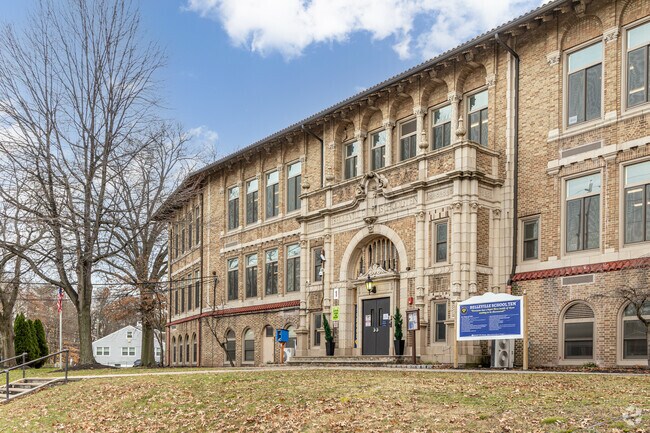 Belleville Public School No. 10 prepares students for a successful future.