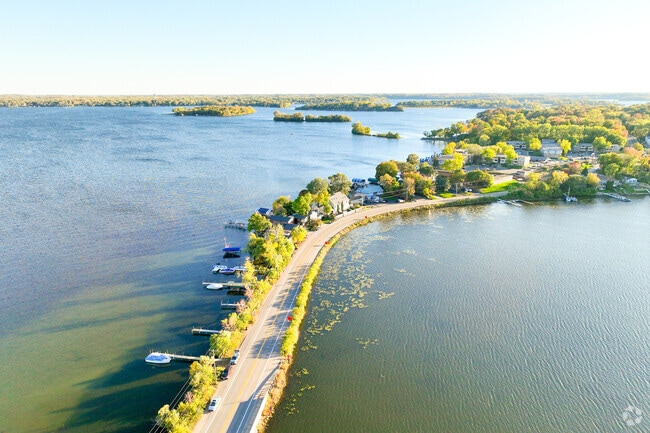 Scenic drives near Lake Minnetonka connect Mound to neighboring communities.