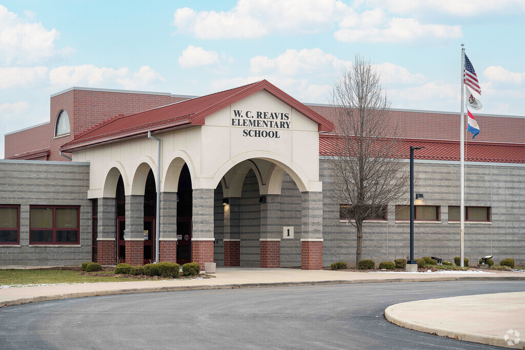 Reavis Elementary School in Lansing, IL offers plenty of fun after-school activities.