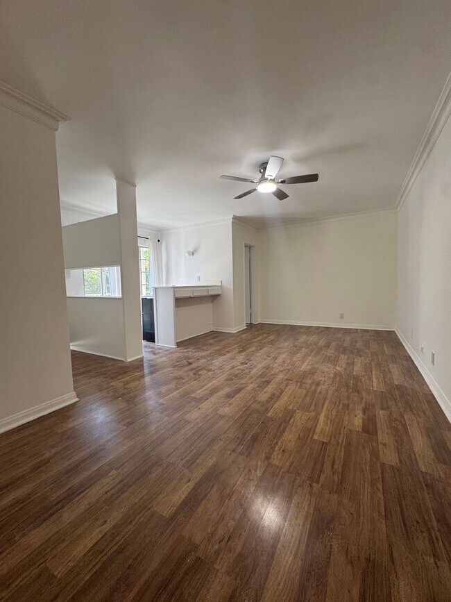 Hayworth Courtyard Apartments – West Hollywood Living, Los Angeles, CA 90046 - photo 2